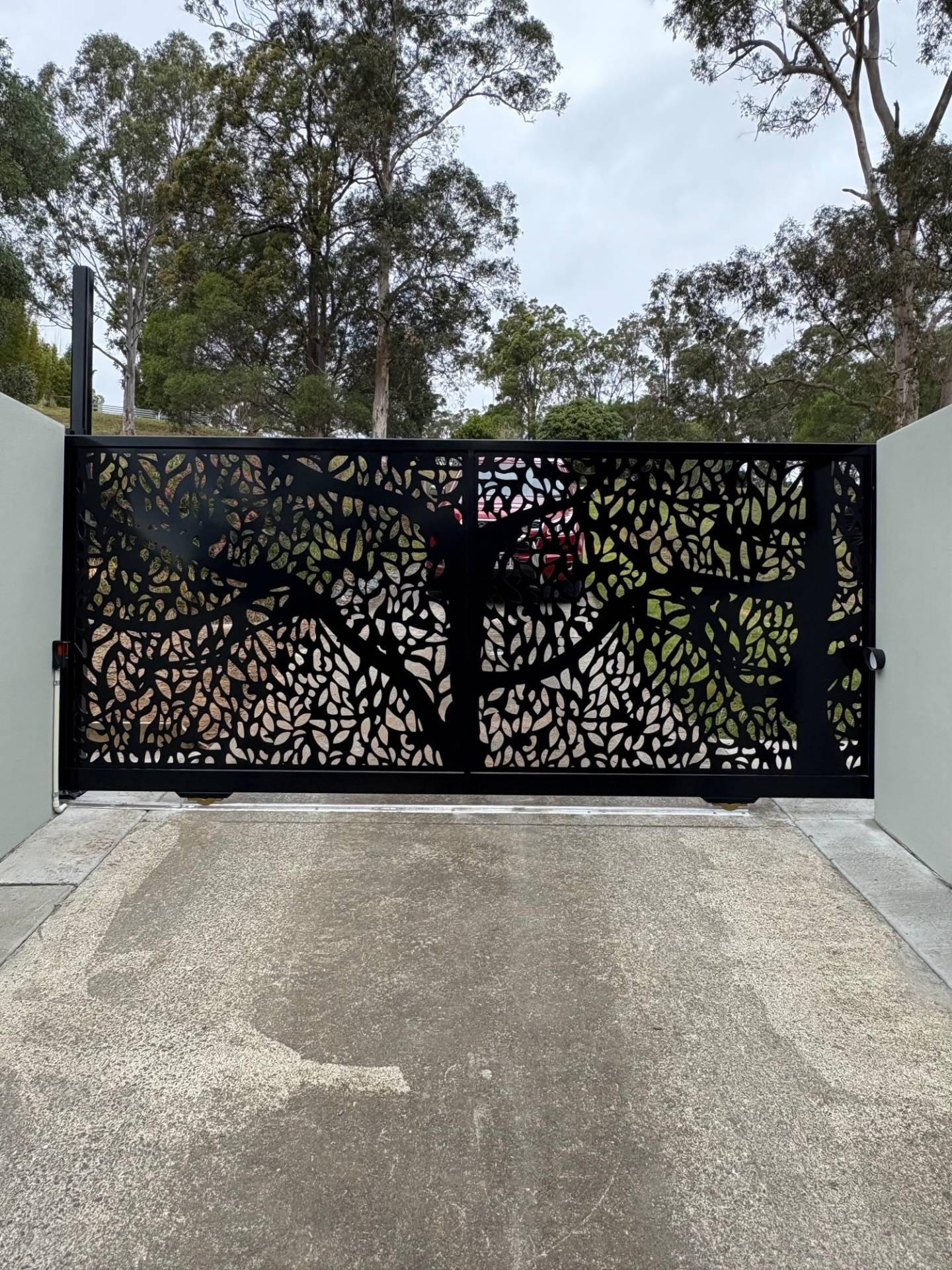 Decorative sliding gate
